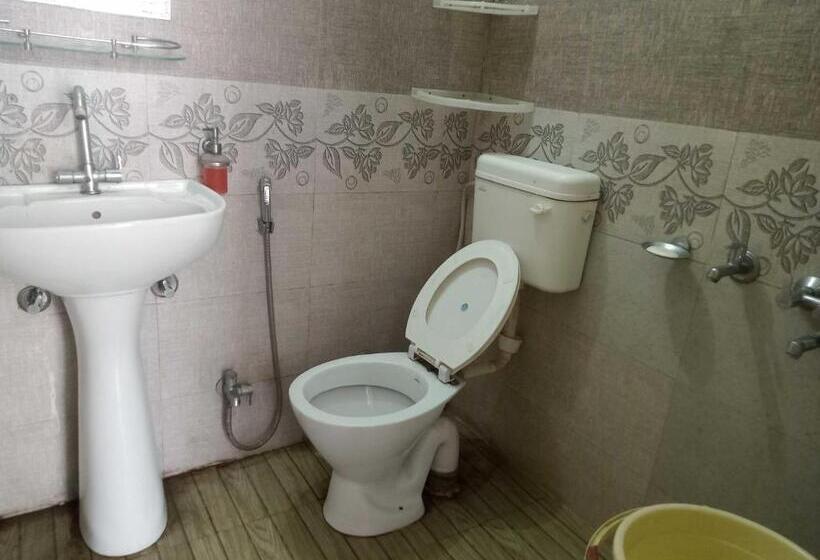Трехместный Номер Классика, Oyo Flagship Hotel Sk Grand