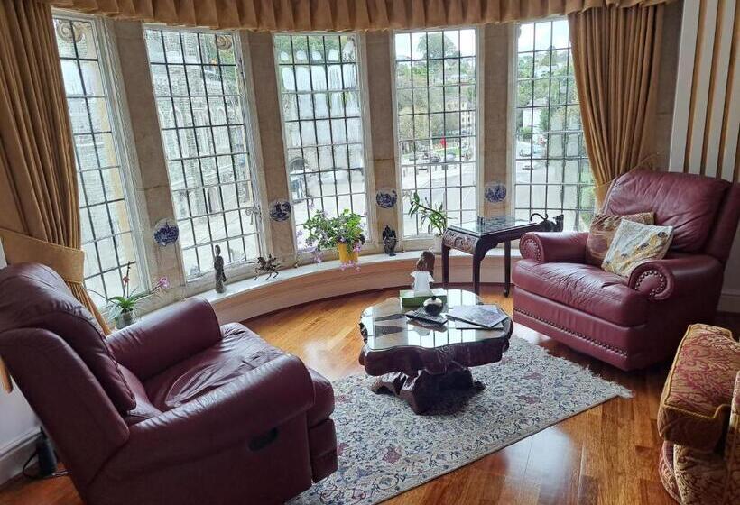 Номер Стандарт, Lloyds Penthouse