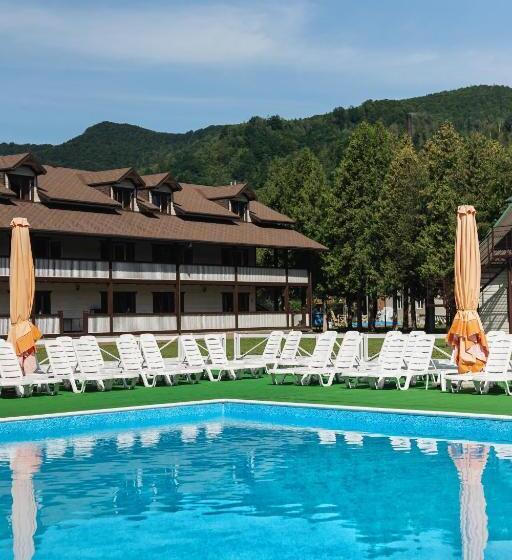 Family Suite, парк готель там, де гори..