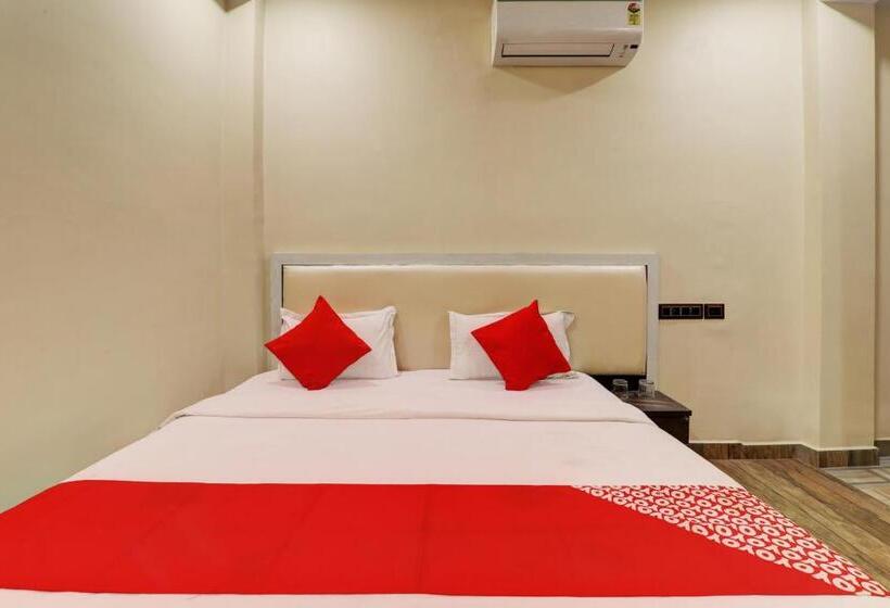 اتاق کلاسیک سه تخته, Oyo Flagship Royal Guest House