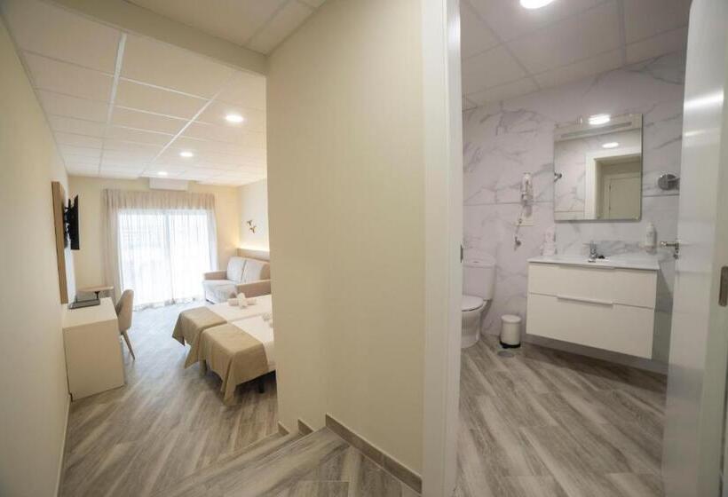 اتاق استاندارد چهار تخته, Hostal Altea Karma
