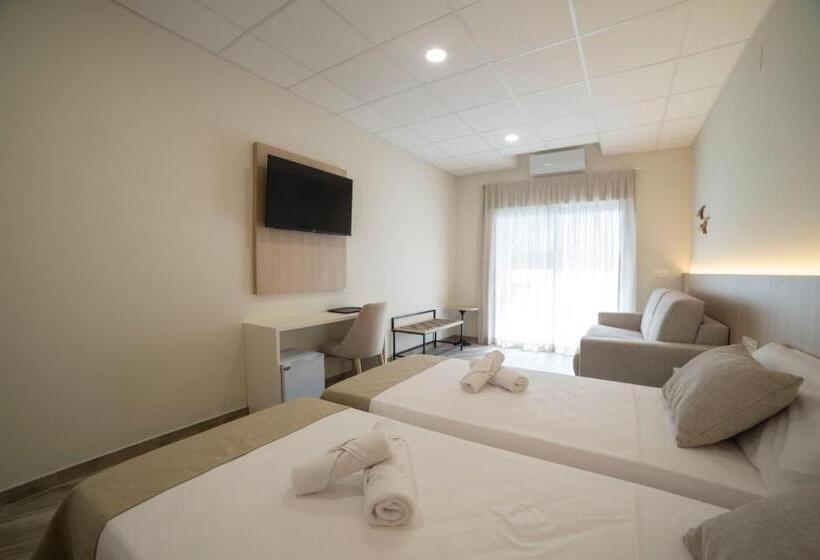 اتاق استاندارد چهار تخته, Hostal Altea Karma