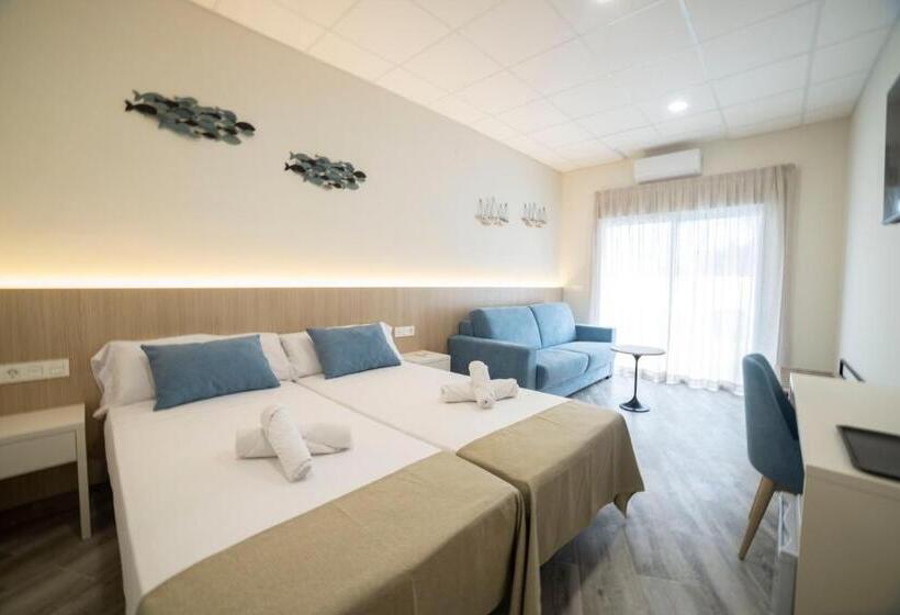 اتاق لوکس چهار تخته, Hostal Altea Karma