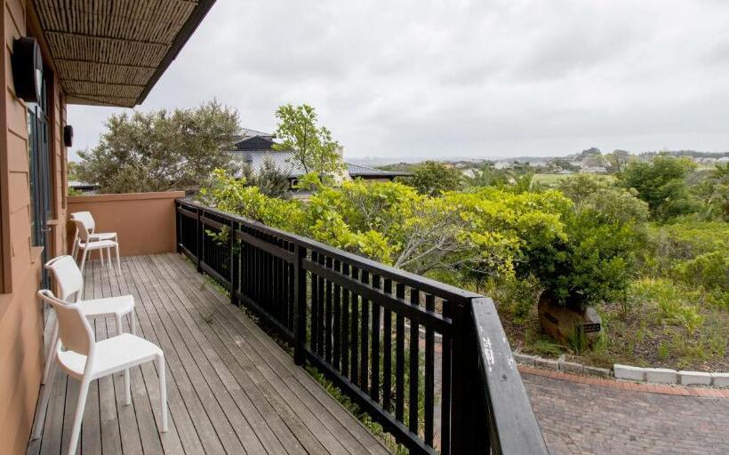 Трехместный Номер Стандарт с Балконом, Adventure Pads & Basecamp At Pezula Knysna