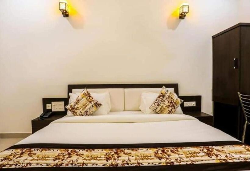 Трехместный Номер Классика, Collection O Hotel Kp