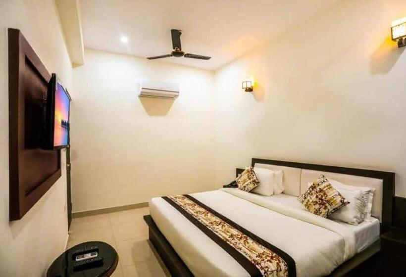 Трехместный Номер Классика, Collection O Hotel Kp