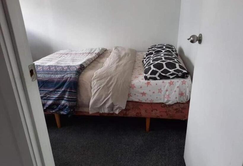 اتاق استاندارد با سرویس بهداشتی مشترک, Central Holiday Home