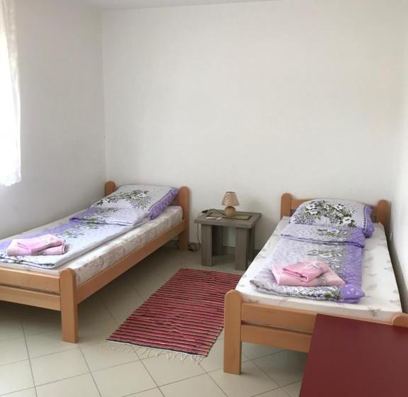 اتاق استاندارد, Guesthouse Rebel