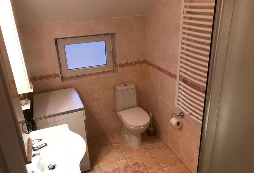 اتاق استاندارد, Guesthouse Rebel