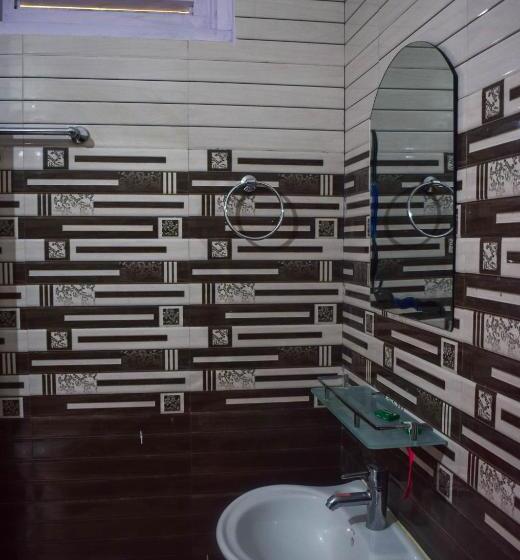 اتاق لوکس, Robinhood Travel Hostel