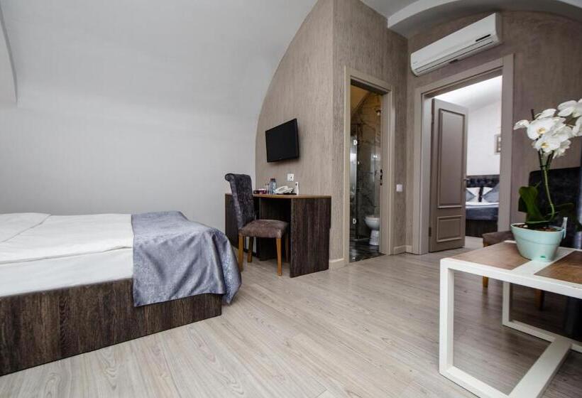 标准三人间, Passage Modern Hotel Baku