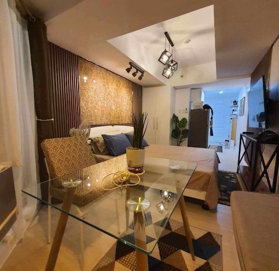 스위트 킹사이즈 침대, Azure North   Executive Suite