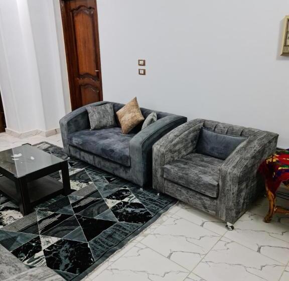 اتاق استاندارد با چشم‌انداز باغ, Happy Pyramids Inn
