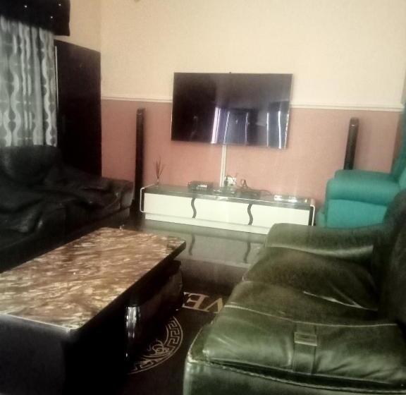 استودیوی سوپریور, Crystal Suites