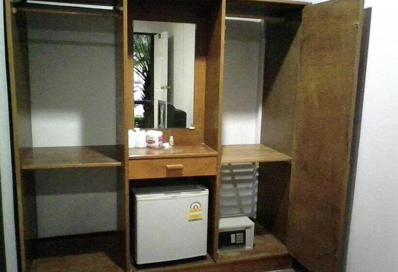 Номер Стандарт Трехместный, Lanta Long Beach Hostel