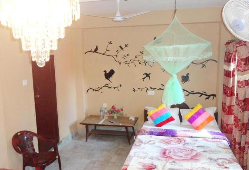 اتاق لوکس, Nikunj Safari Guest House Sauraha  A Place Where You Can Book Jungle Wildlife Safari