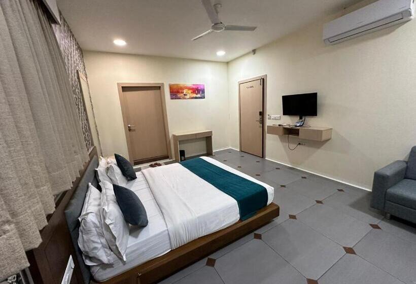 سوییت لوکس, Atithi Inn