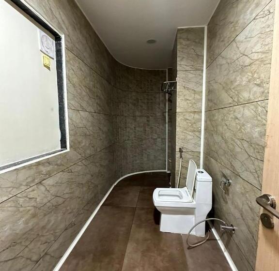 سوییت لوکس, Atithi Inn