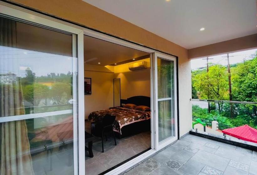 带大床的套房, Gulmohar Resort & Spa
