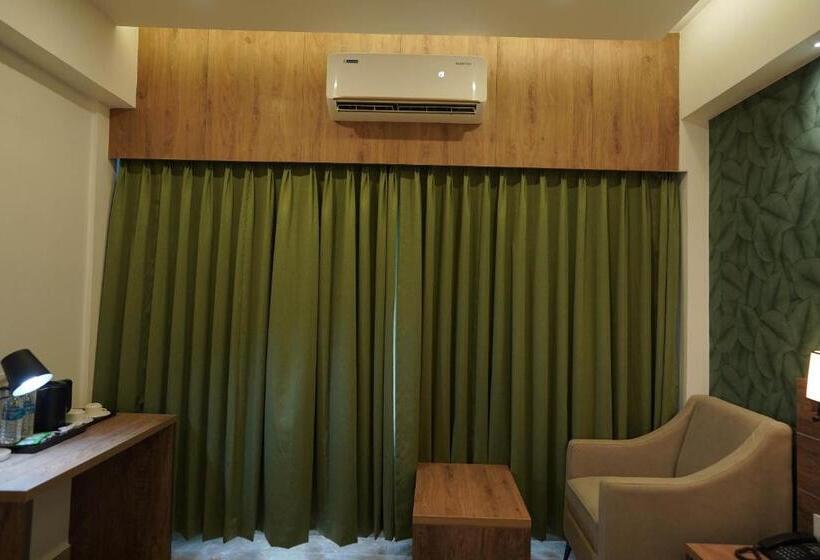 스위트, Vkj Inn Aluva