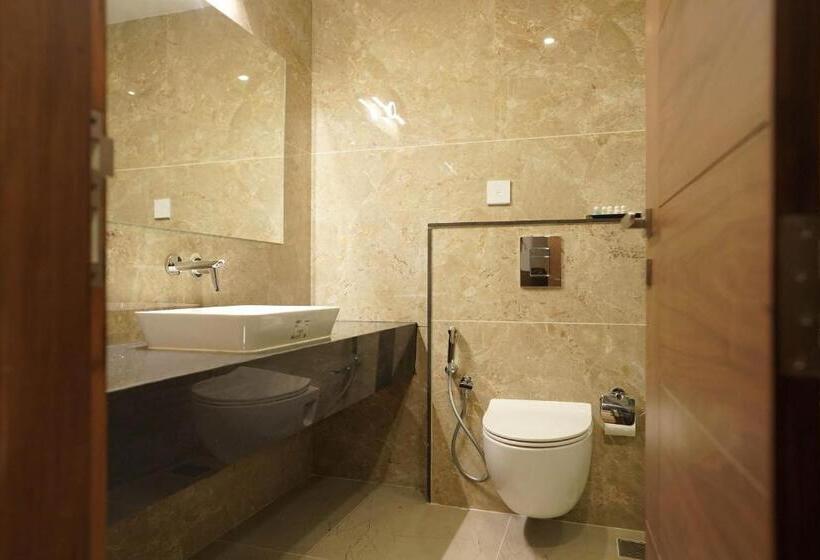 스위트, Vkj Inn Aluva