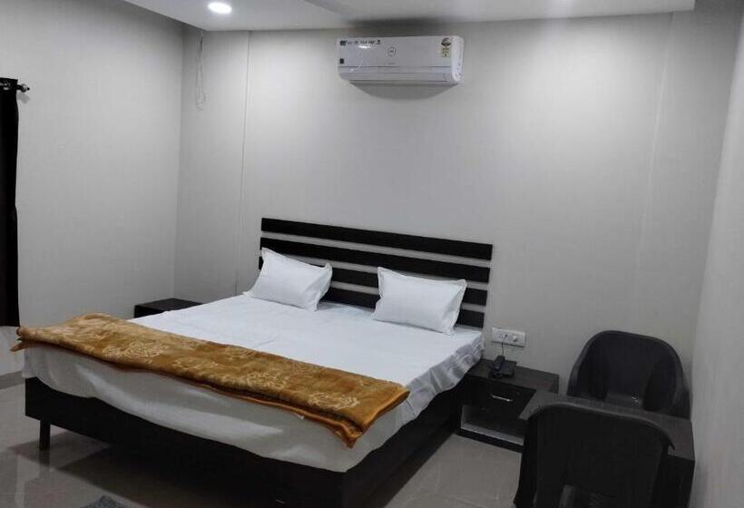 Трехместный Номер Классика, Oyo Hotel Deepali Inn