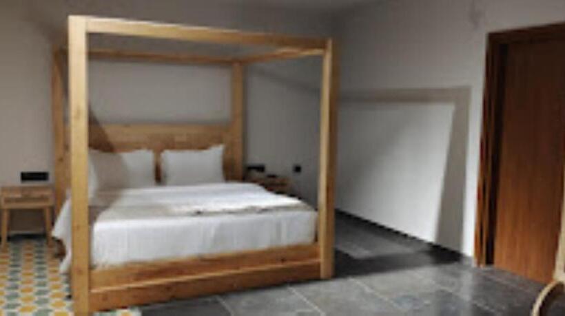 Люкс, V Hotels And Resorts Kotha Peta Rural