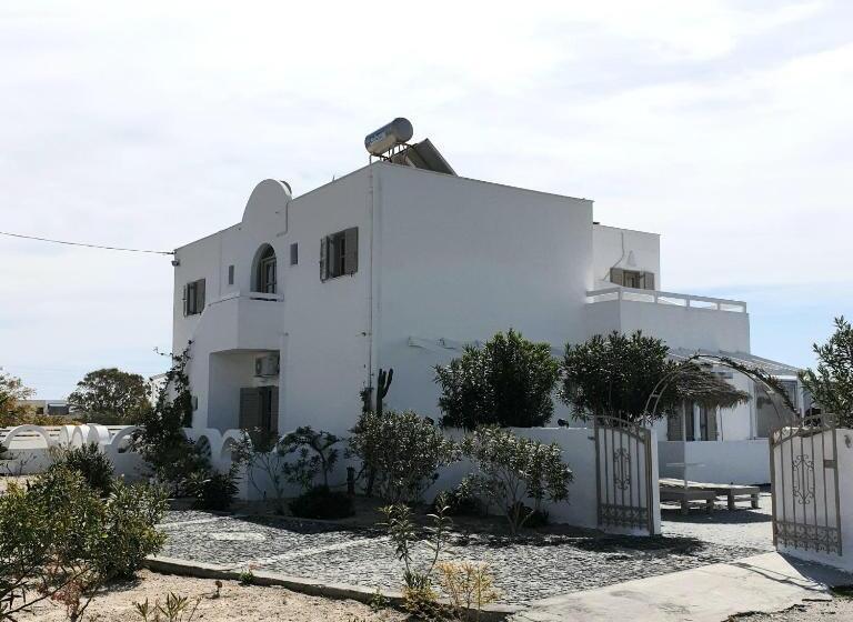 اتاق استاندارد سه تخته با چشم‌انداز استخر, Sagma Central Rooms