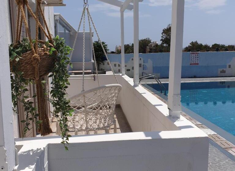 اتاق استاندارد با چشم‌انداز استخر, Sagma Central Rooms