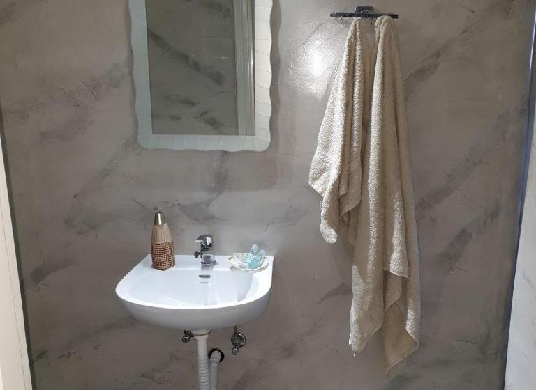 اتاق استاندارد سه تخته با چشم‌انداز استخر, Sagma Central Rooms