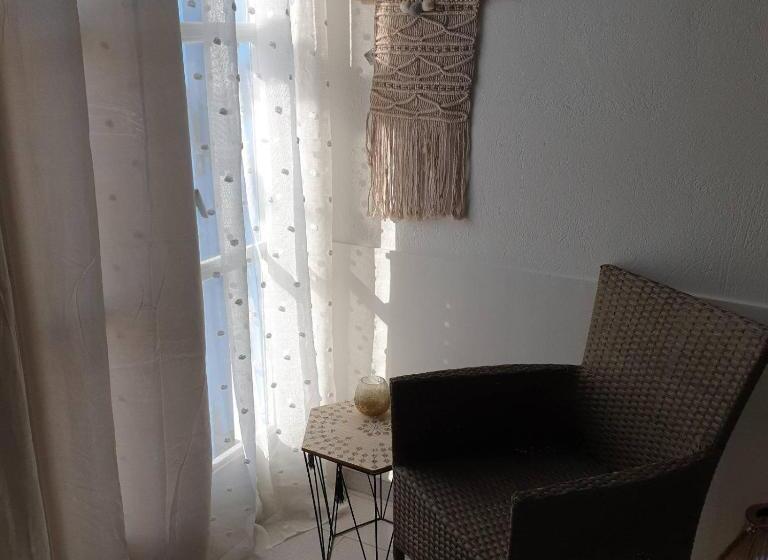 اتاق استاندارد سه تخته با چشم‌انداز استخر, Sagma Central Rooms
