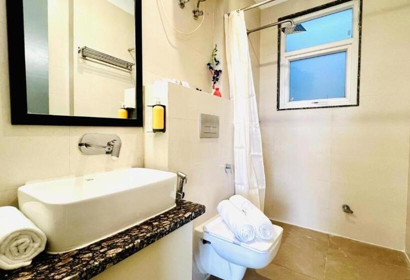 اتاق لوکس با بالکن, Zen Medicity   Hotel & Serviced Apartments Gurgaon