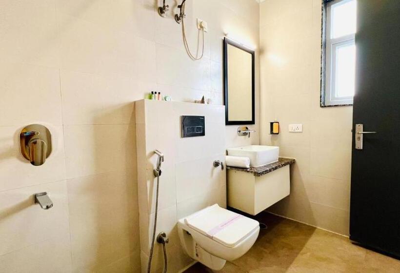 اتاق لوکس با بالکن, Zen Medicity   Hotel & Serviced Apartments Gurgaon