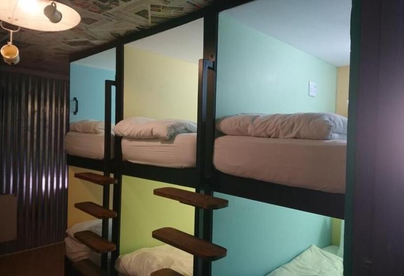 Кровать в Общей Комнате, The Backpack Shack