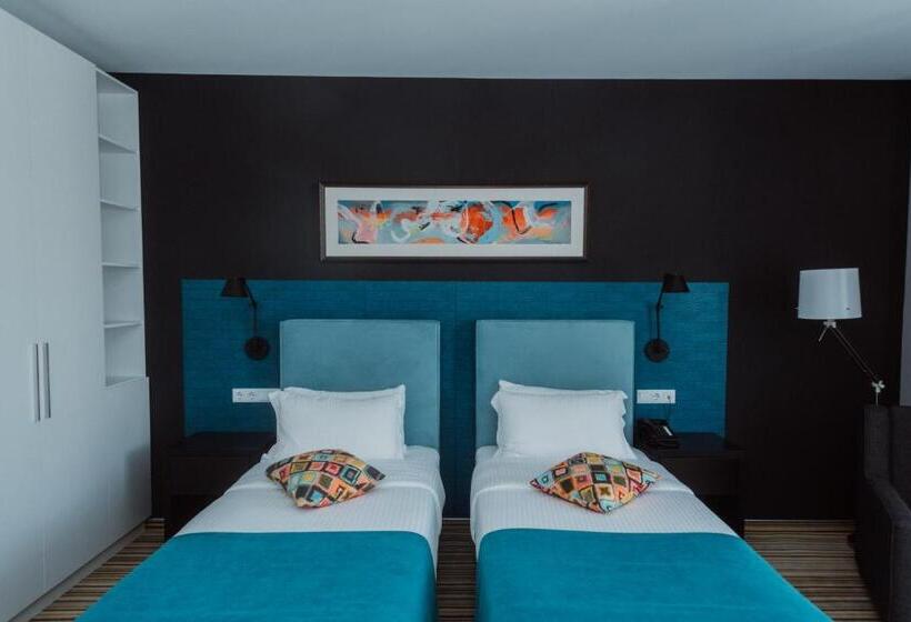 اتاق لوکس سه تخته, Aparthotel Tangerine