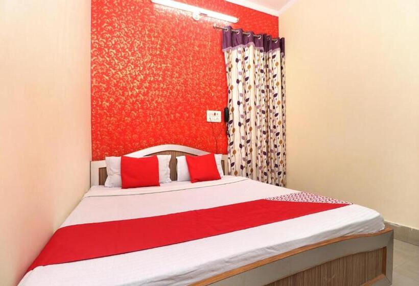 Трехместный Номер Классика, Oyo Hotel Flourish