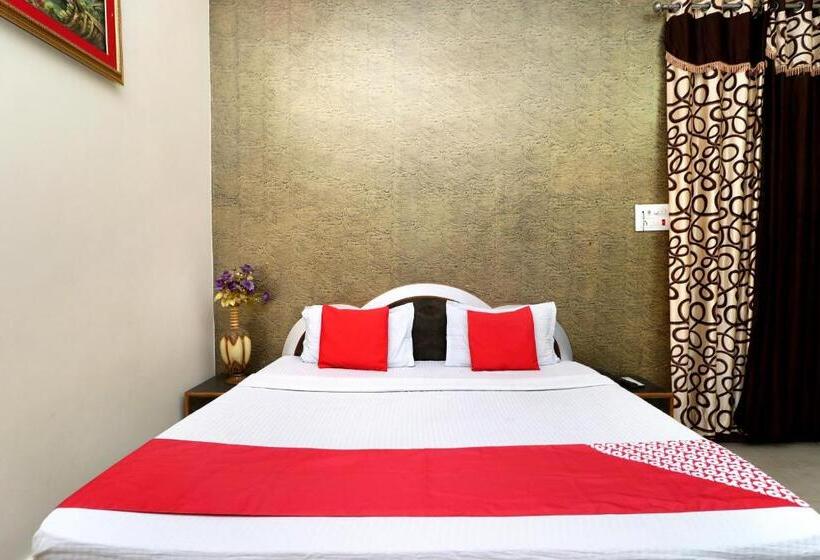 Трехместный Номер Классика, Oyo Hotel Flourish