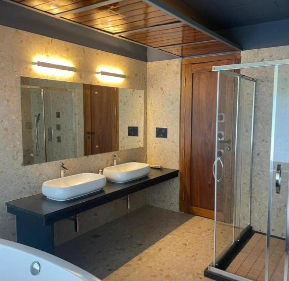 带按摩浴盆的套房, Biranji Aqua Retreat