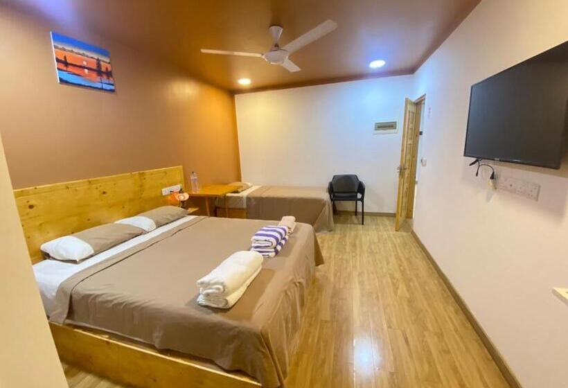 اتاق لوکس سه تخته, Ever Blue Guest House