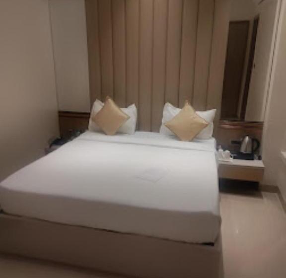 اتاق استاندارد, Red Orchid Hotel Kanpur