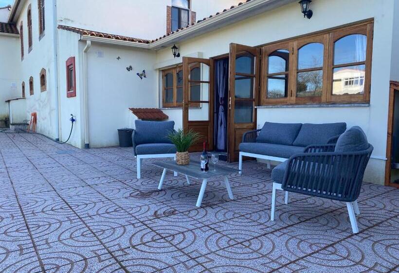 Дом 2 Спальни, A Casa Amarela Guesthouse