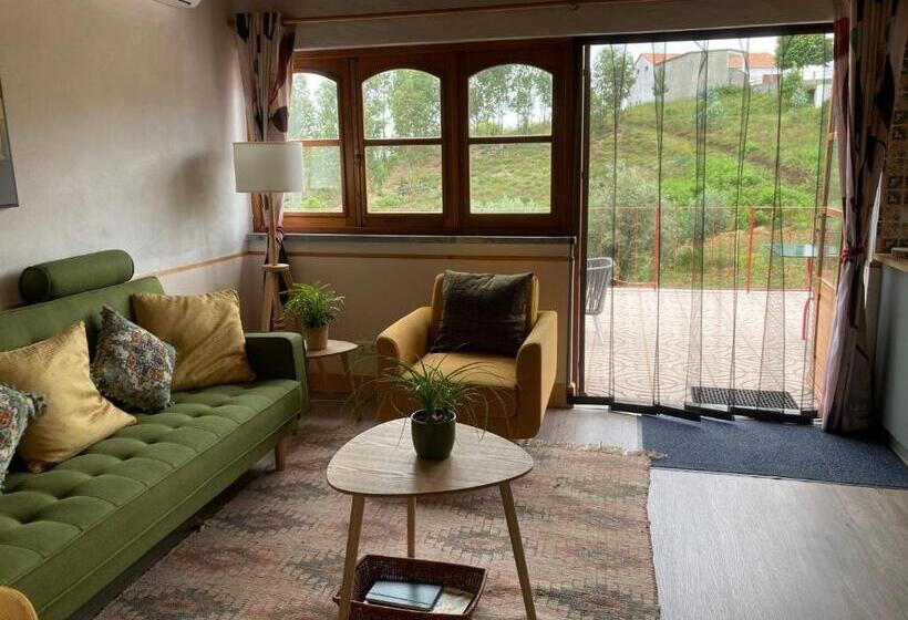 Дом 2 Спальни, A Casa Amarela Guesthouse