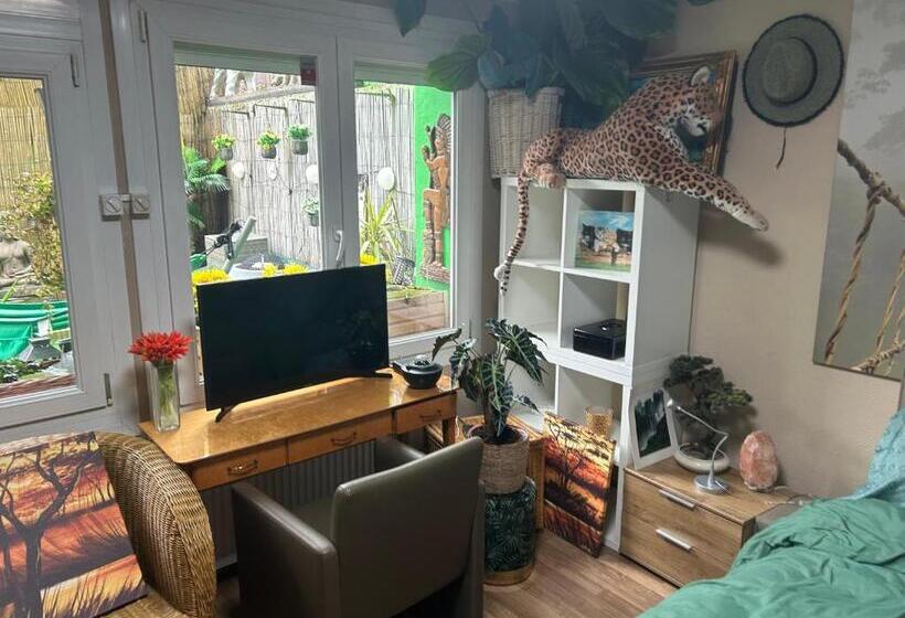اتاق استاندارد, Jungle Magic Room Near Atomium , Heyzel Stadium