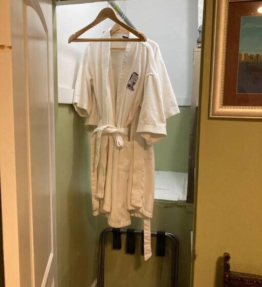اتاق استاندارد, Private Room With Shared Bathroom In Lakeview   2c
