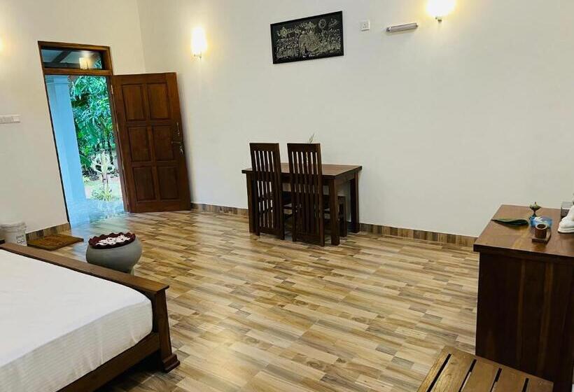 اتاق لوکس با بالکن, Sunrise Oasis Retreat