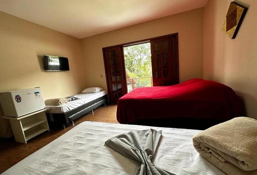 Quarto Familiar, Village Hostel