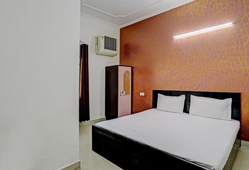 اتاق کلاسیک سه تخته, Taj Guest House