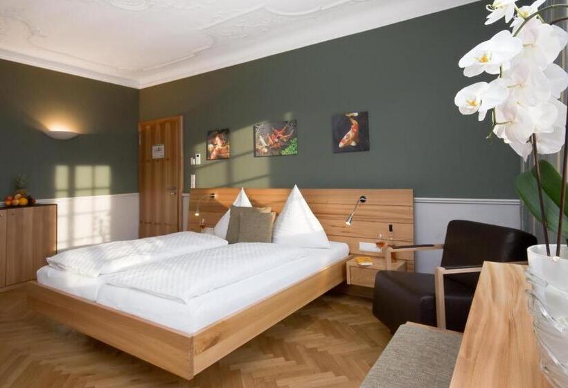 Suite with lake view, Der Löwen