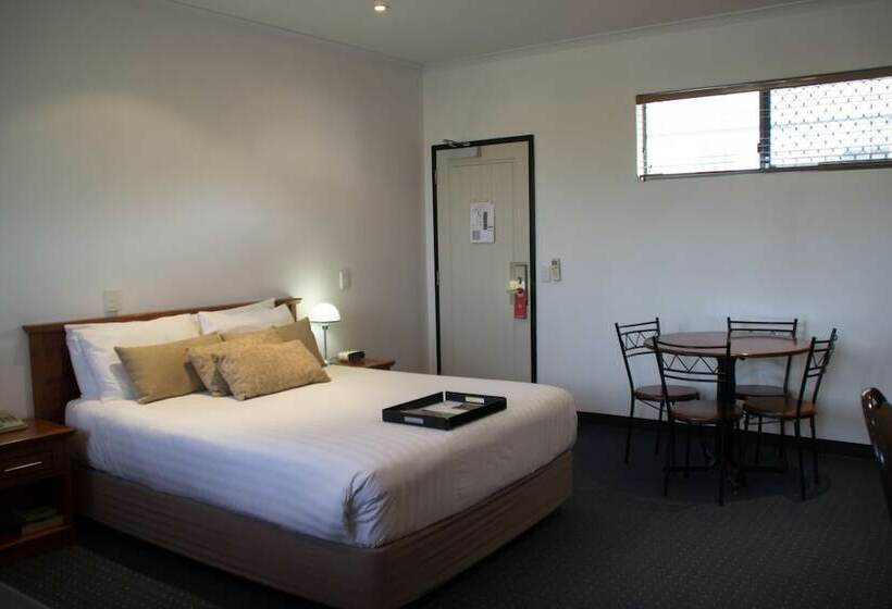 스탠다드 스튜디오, Gladstone Capricorn Apartments
