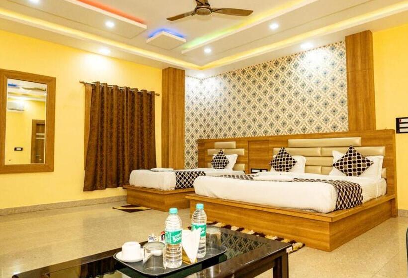 Трехместный Номер Deluxe, Mangalam Inn